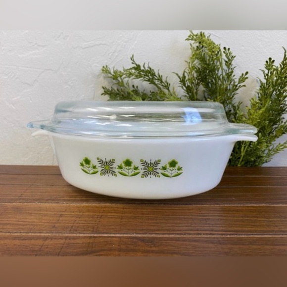 Vintage Fire King Anchor Hocking 1.5 Quart Baking Dish with lid - Picture 5 of 5